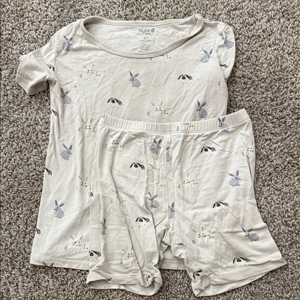 Kyte BABY Cream Bunny Print Pajama Set